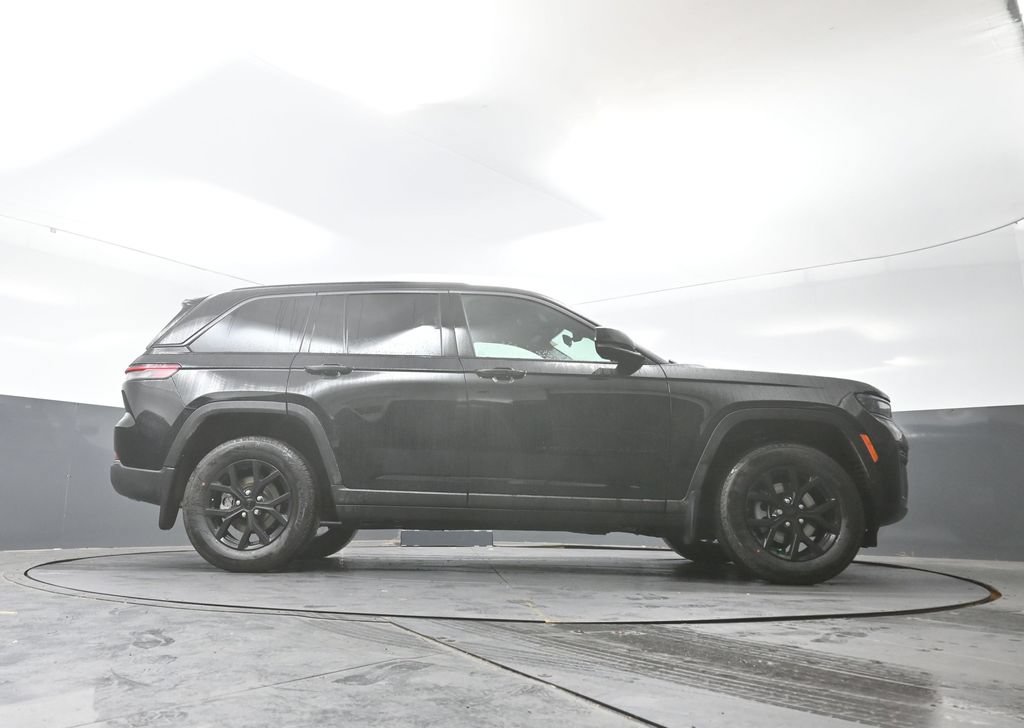 New 2026 Jeep Grand Cherokee Altitude AWD/4WD image 38
