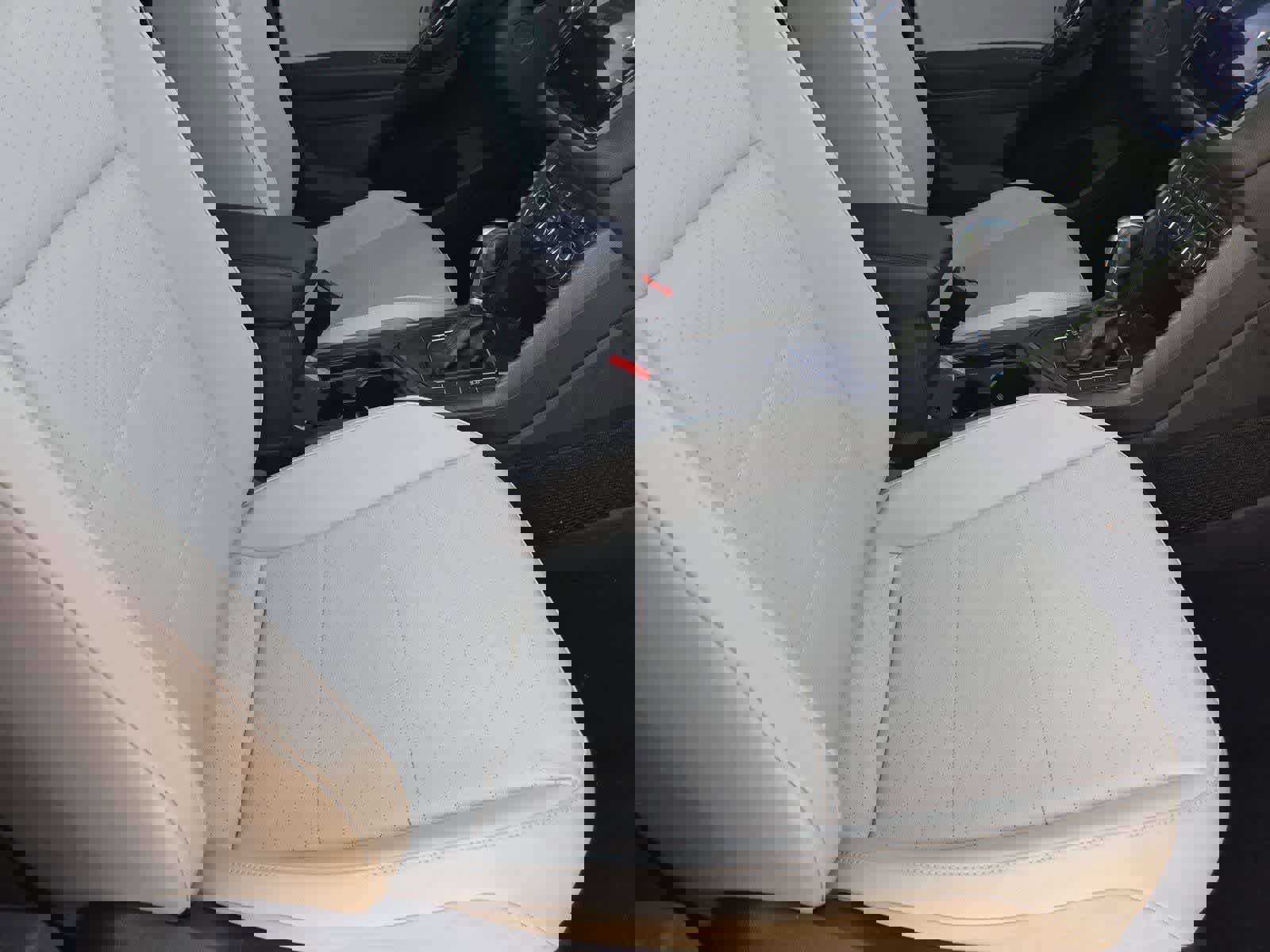 Used 2018 Volkswagen Tiguan SE image 21