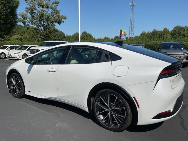 Used 2024 Toyota Prius XLE AWD/4WD image 11