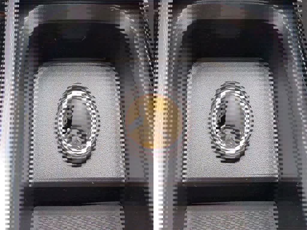 Certified 2026 Volvo XC60 B5 Plus w/ Protection Package Premier image 31