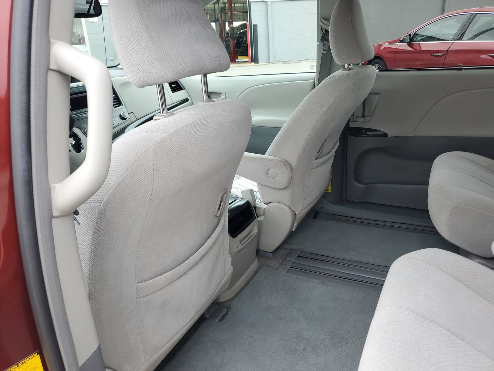 Used 2011 Toyota Sienna LE FWD image 14