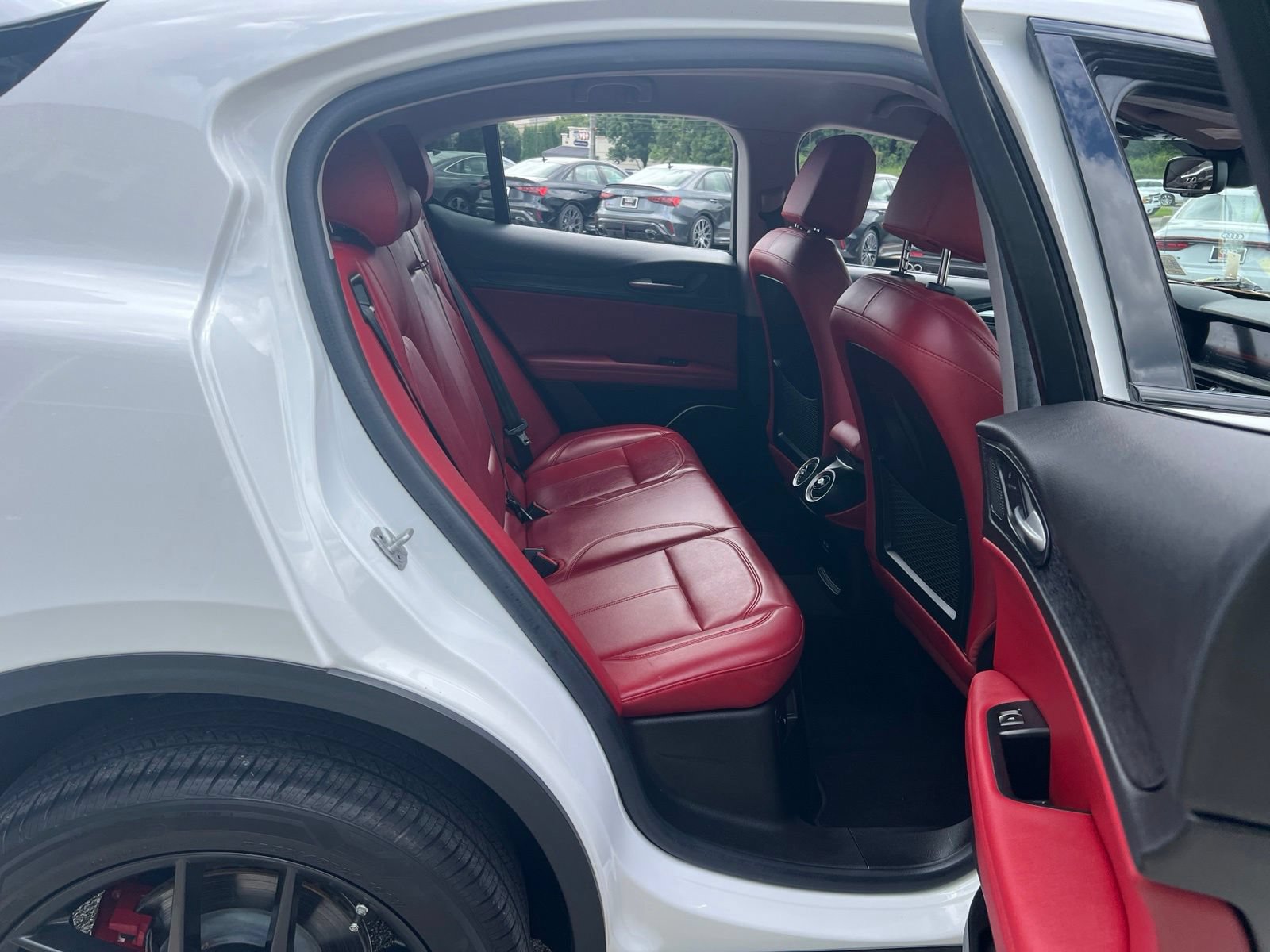 Used 2019 Alfa Romeo Stelvio w/ Nero Edizione RWD image 36
