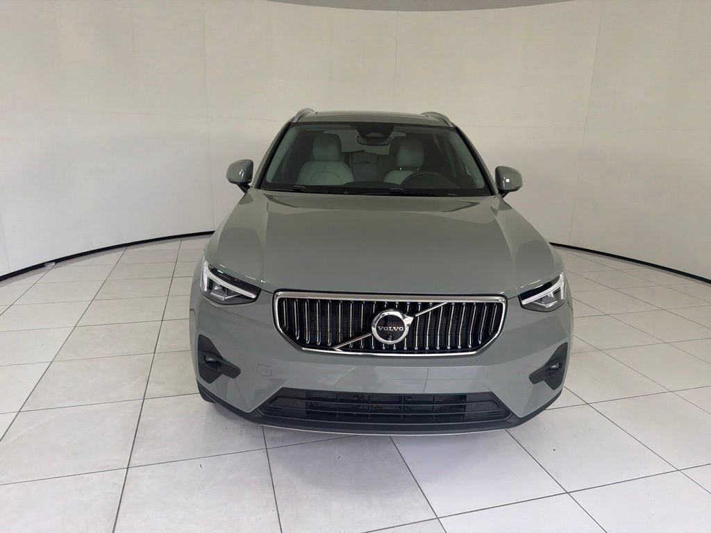 Used 2024 Volvo XC40 B5 Plus AWD/4WD image 2