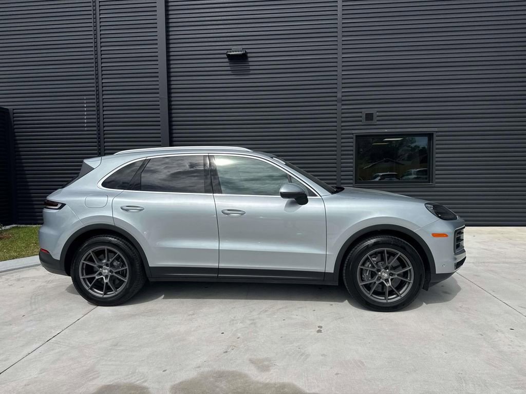 Certified 2025 Porsche Cayenne image 10