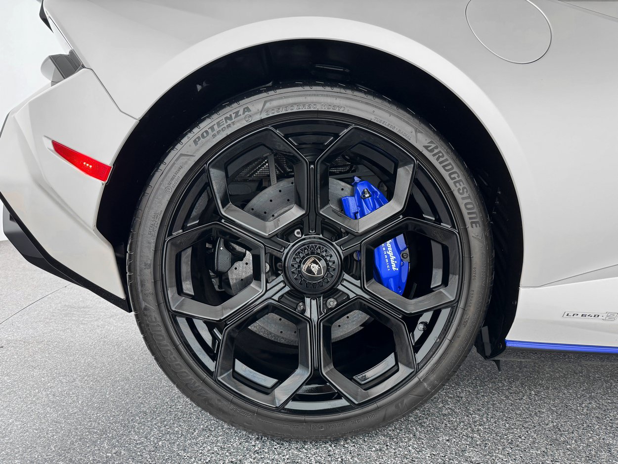 Used 2023 Lamborghini Huracan Tecnica RWD image 35