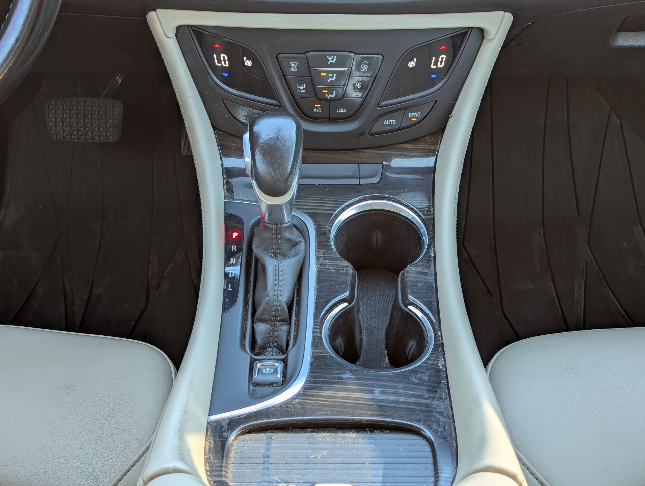 Used 2020 Buick Envision Preferred w/ LPO, Cargo Package image 14