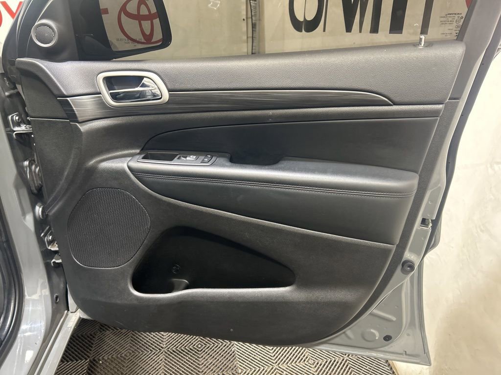 Used 2022 Jeep Grand Cherokee Laredo X AWD/4WD image 11