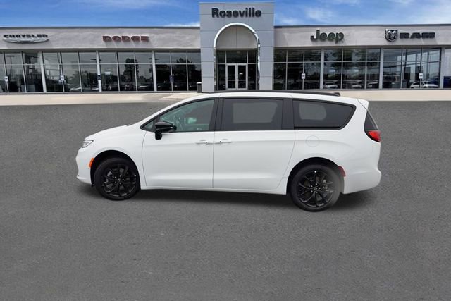 New 2026 Chrysler Pacifica Limited w/ S Appearance Package image 6