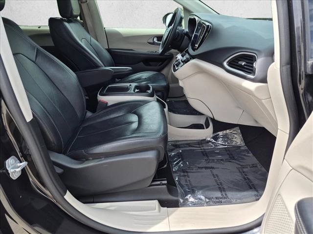 Used 2022 Chrysler Pacifica Touring-L FWD image 20