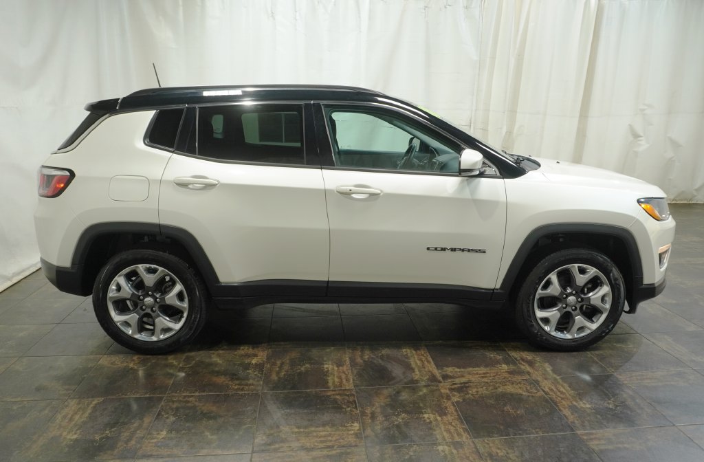 Used 2018 Jeep Compass Limited w/ Safe & Security Group AWD/4WD image 3