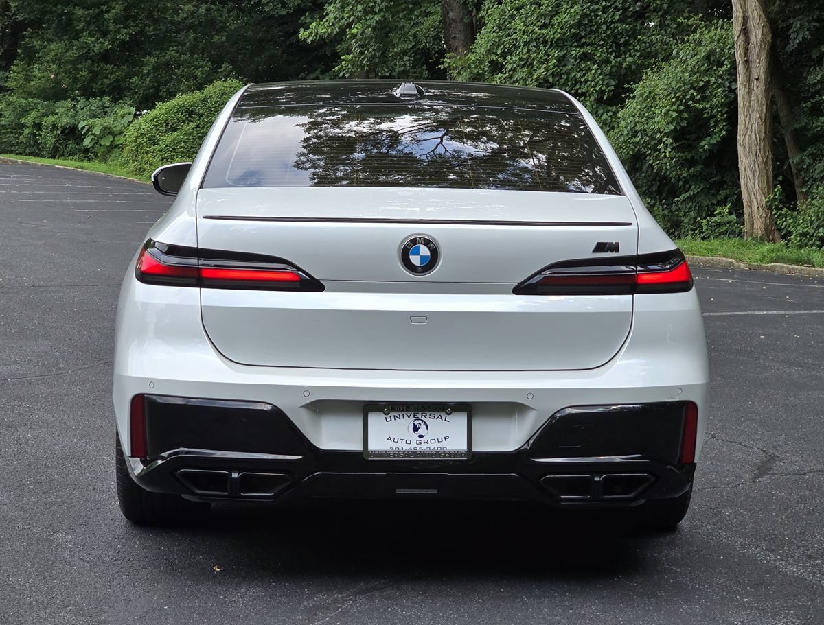 Used 2023 BMW 760i xDrive w/ Parking Assistance Package AWD/4WD image 5