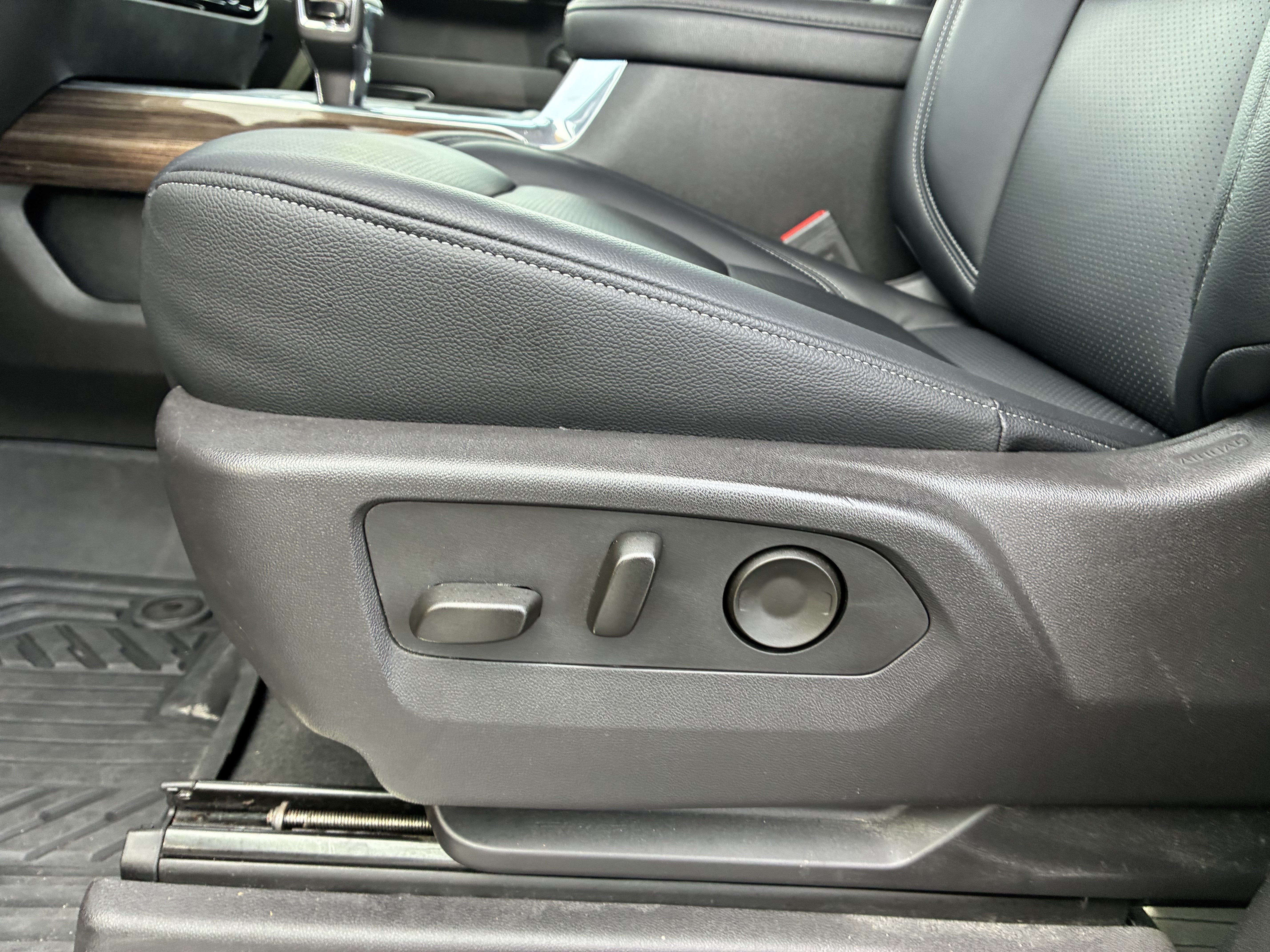 Used 2024 Chevrolet Silverado 1500 RST w/ Convenience Package II AWD/4WD image 26