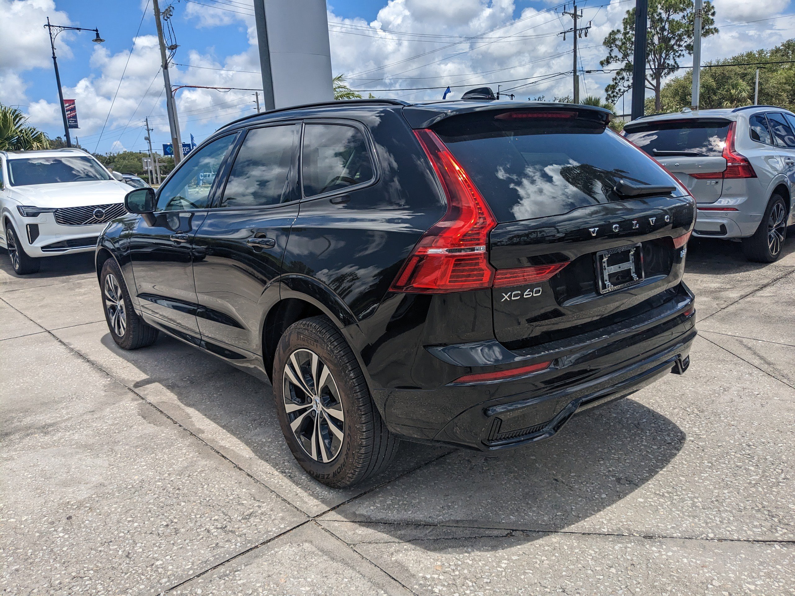 New 2025 Volvo XC60 T8 Core image 6