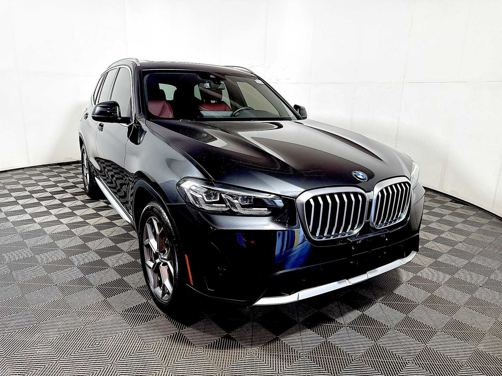 Used 2023 BMW X3 xDrive30i w/ Premium Package AWD/4WD image 2