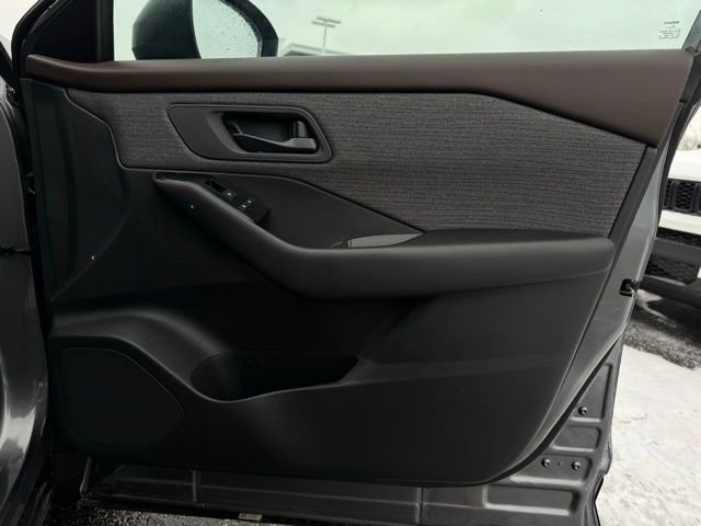 Used 2023 Nissan Rogue S image 12