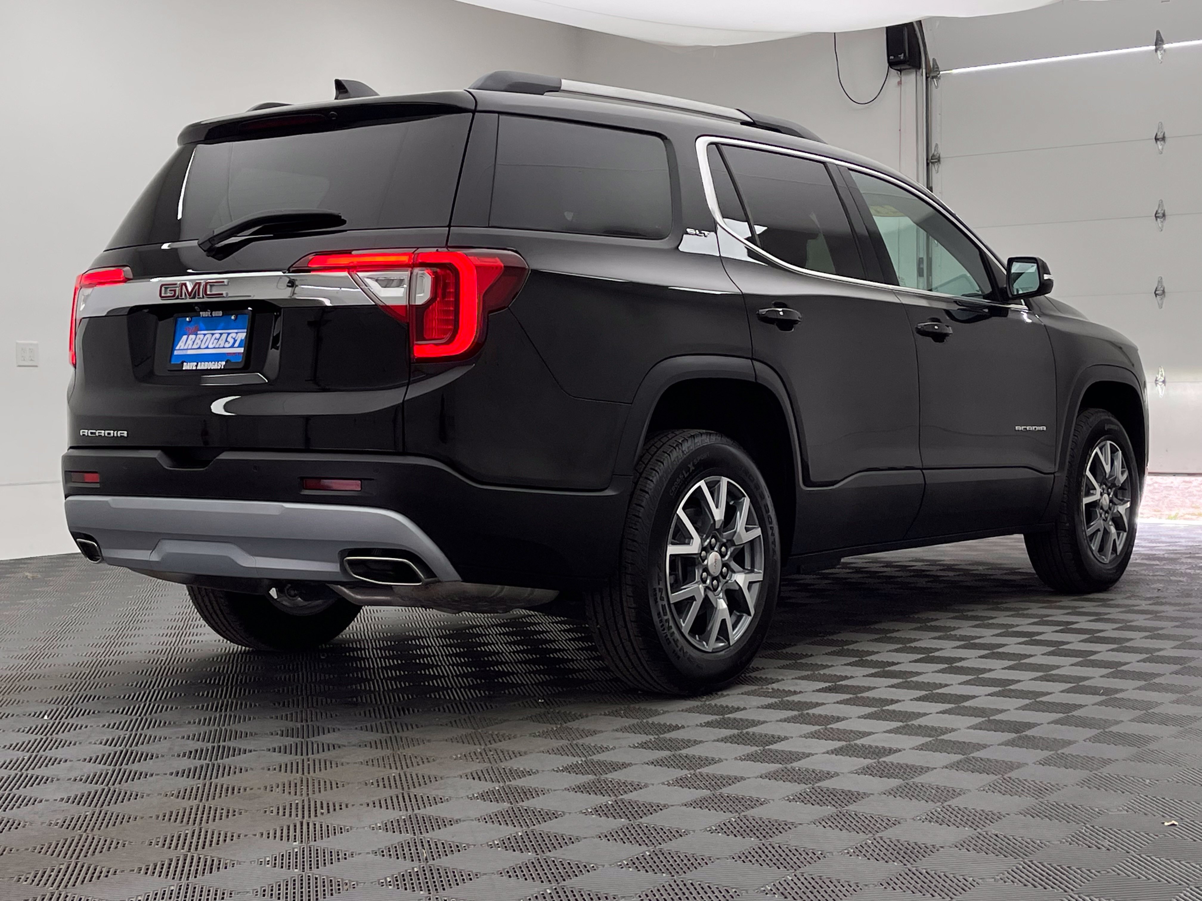 Used 2023 GMC Acadia SLT FWD image 7
