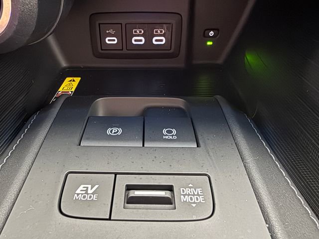 Used 2024 Toyota Venza XLE image 19