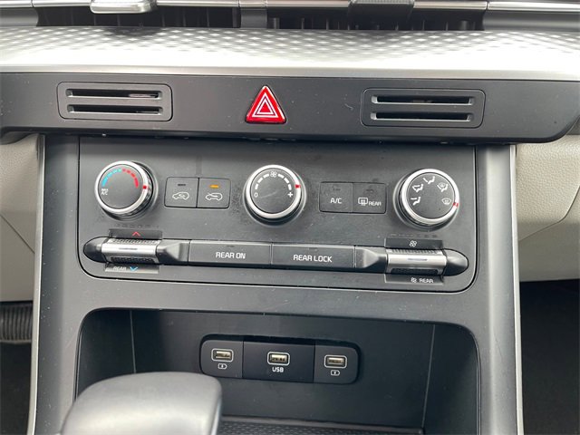 Used 2024 Kia Carnival LX image 26