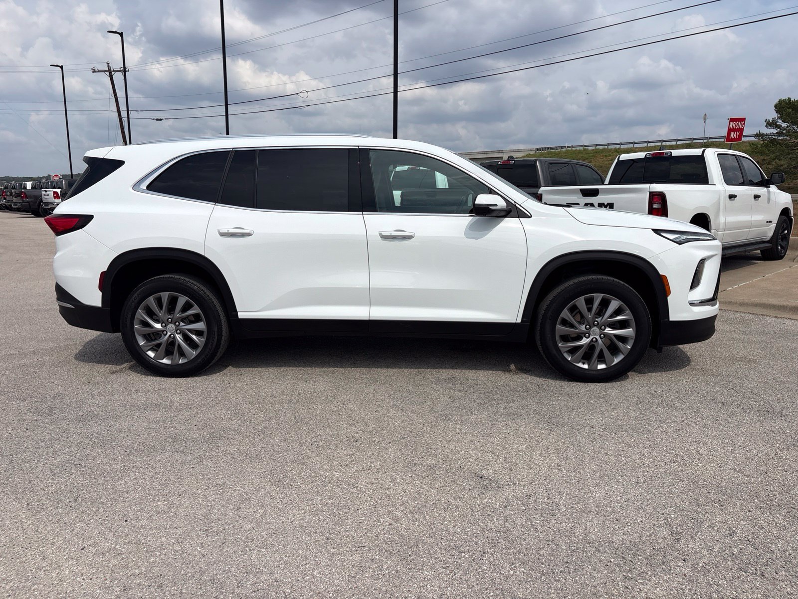 Used 2025 Buick Enclave Preferred FWD image 7