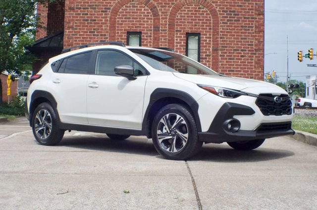 Used 2025 Subaru Crosstrek 2.0i Premium AWD/4WD image 3
