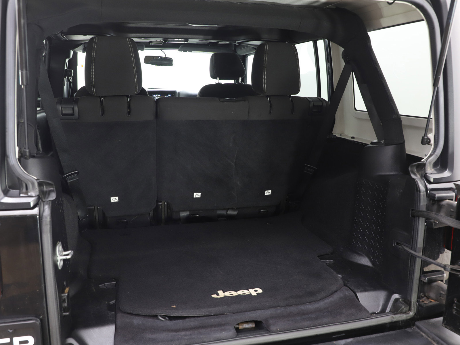 Used 2016 Jeep Wrangler Unlimited Rubicon w/ Dual Top Group image 18