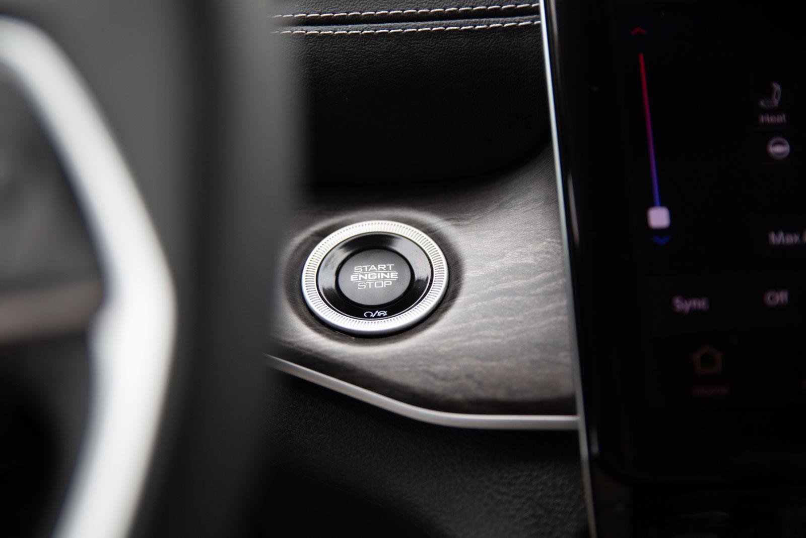 Used 2024 Jeep Grand Cherokee Limited w/ Black Appearance Package image 13