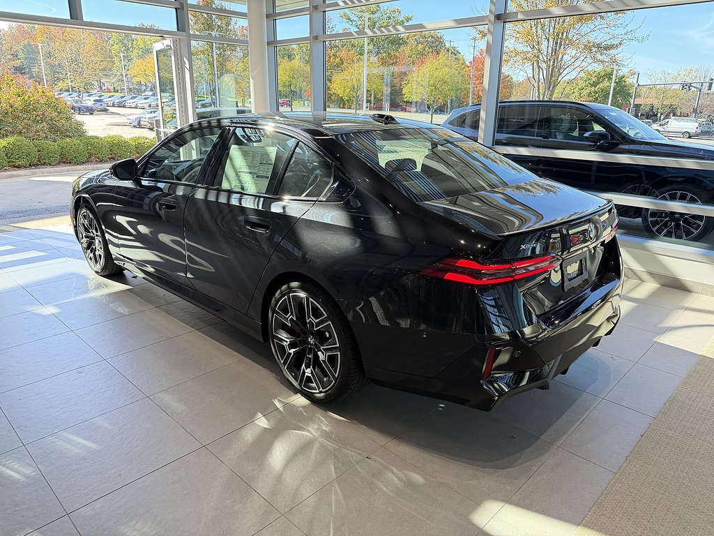 New 2027 BMW 530i xDrive w/ M Sport Package AWD/4WD image 4