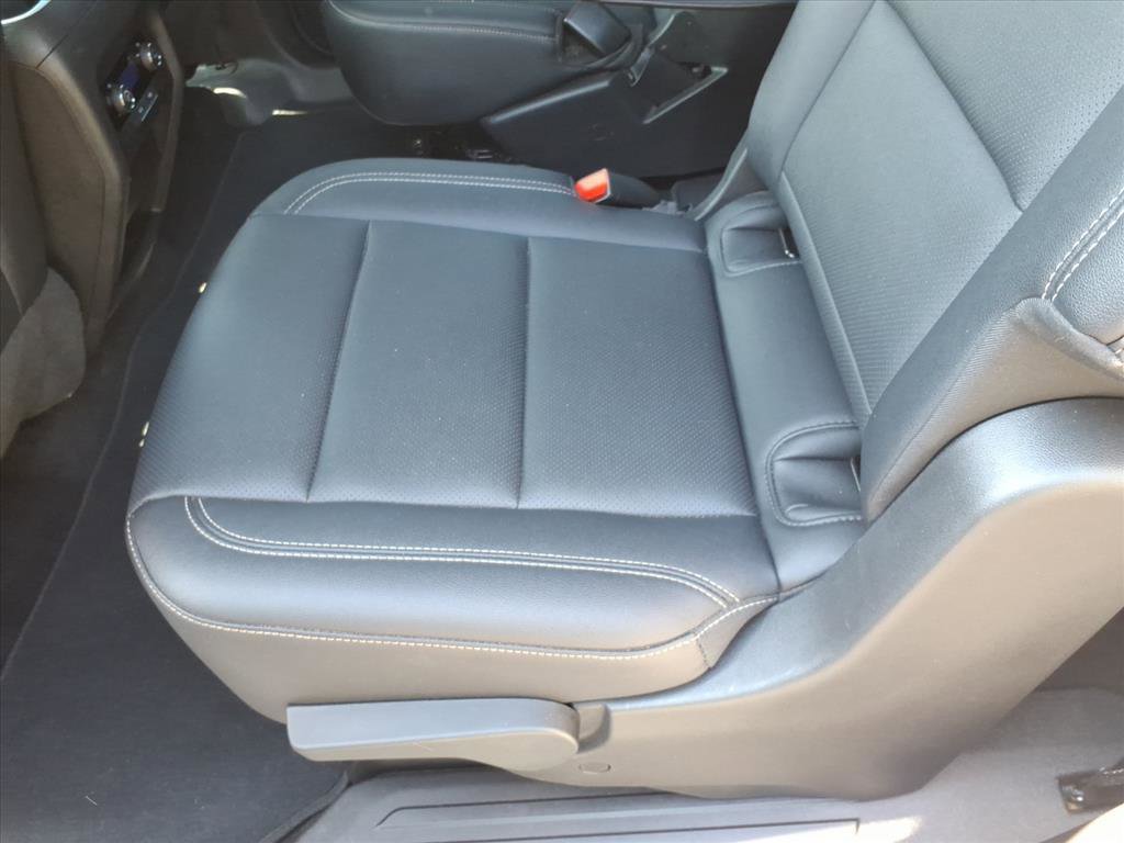 Used 2025 Chevrolet Traverse LT FWD image 21