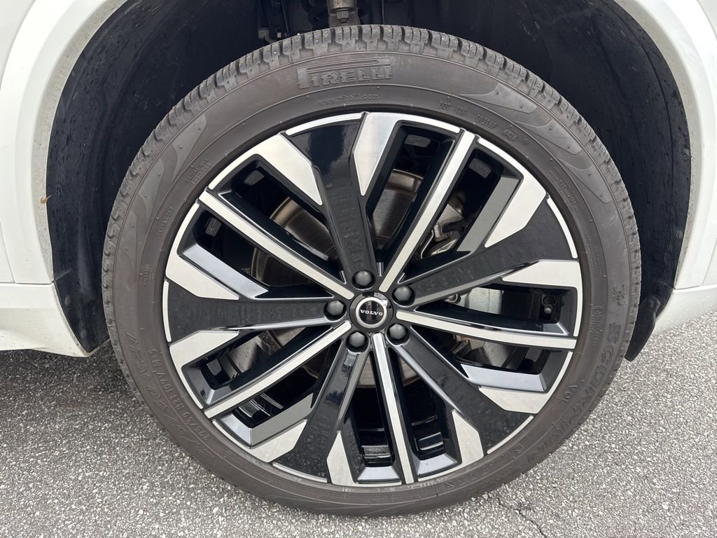 Used 2025 Volvo XC90 B6 Plus image 9