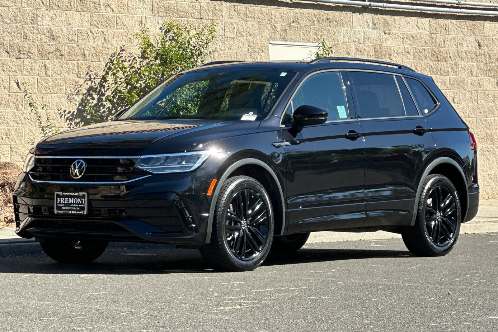 Used 2022 Volkswagen Tiguan SE R-Line FWD image 7