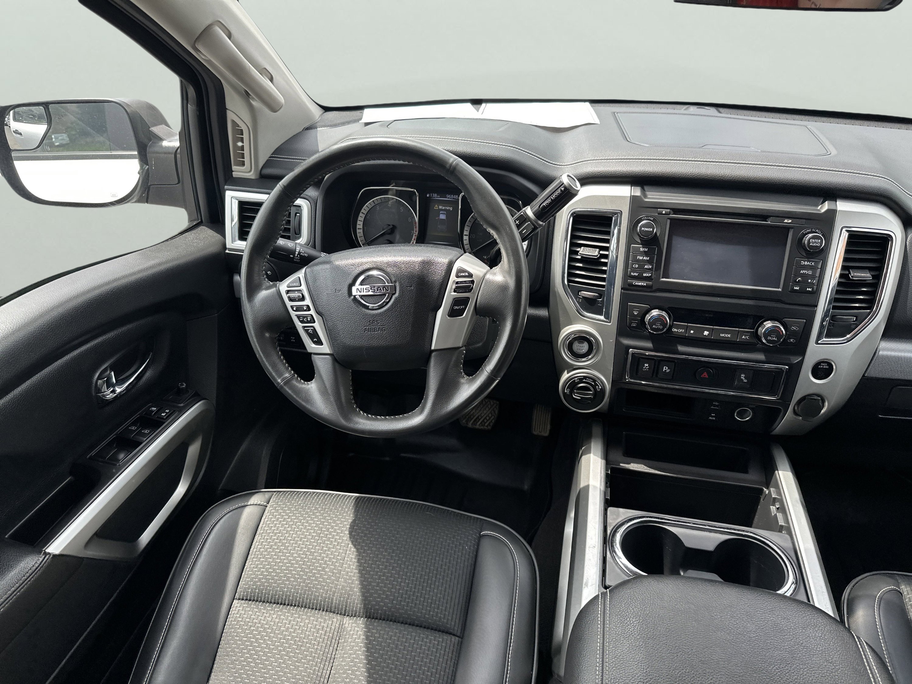 Used 2017 Nissan Titan PRO-4X image 10