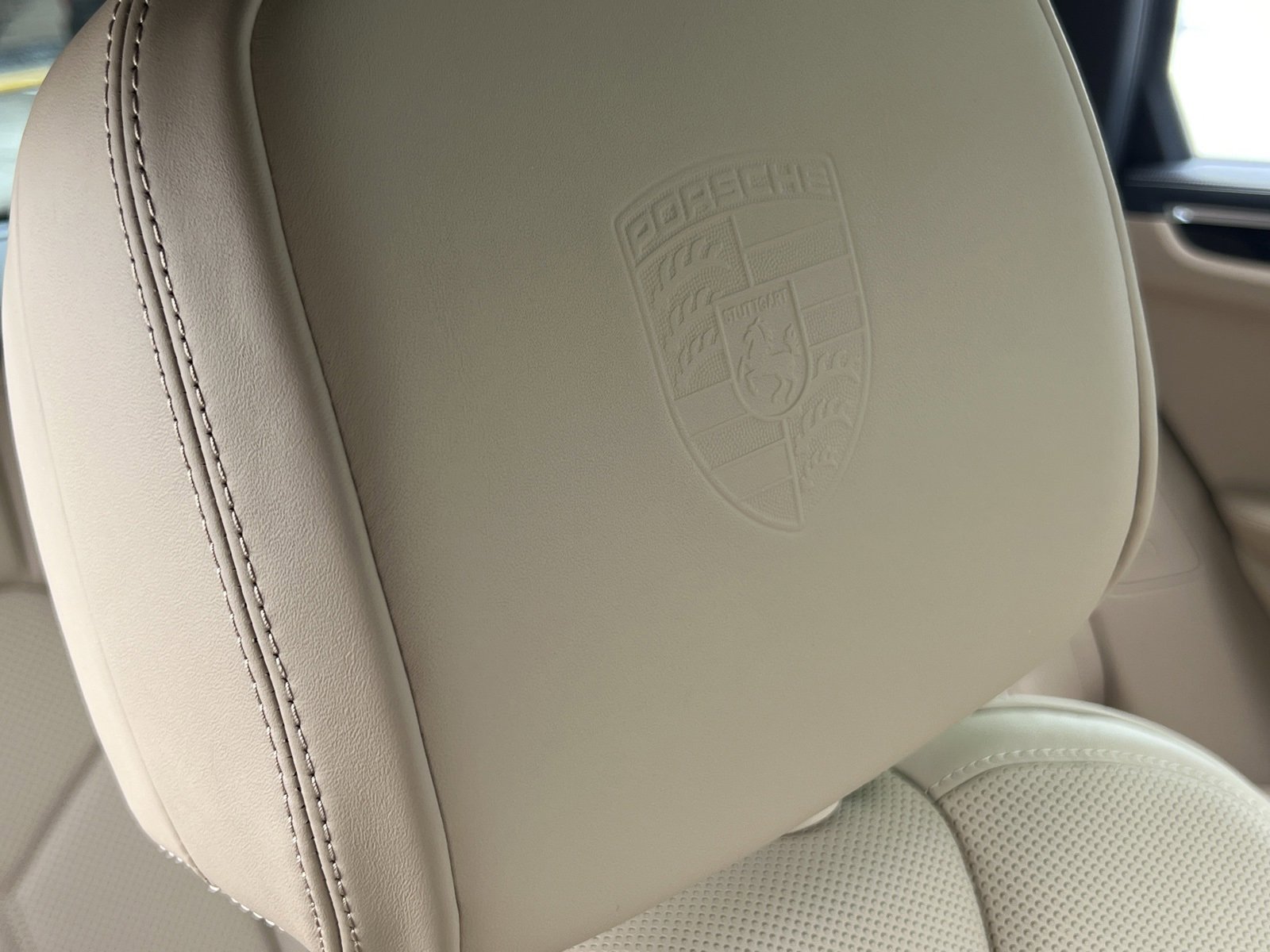 Certified 2025 Porsche Macan image 33