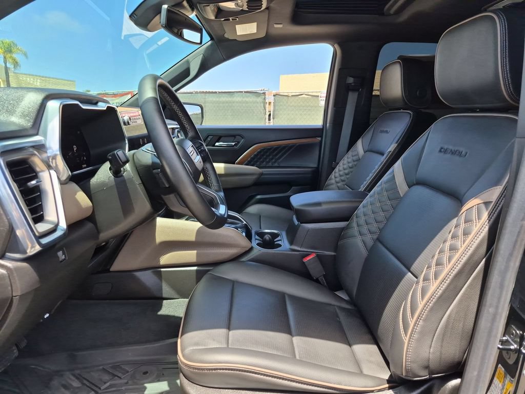 Certified 2023 GMC Canyon Denali w/ Denali Black Edition AWD/4WD image 21