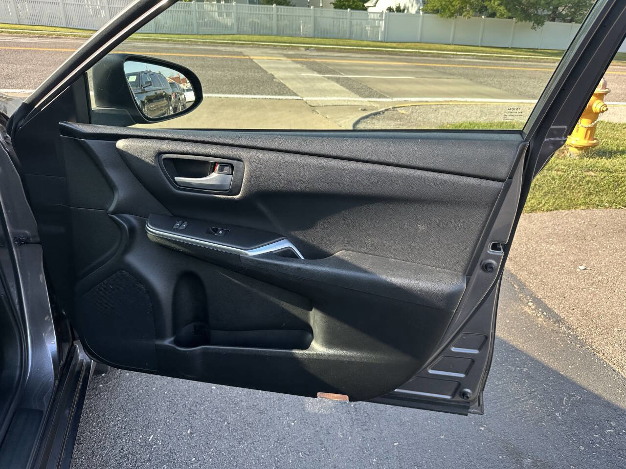 Used 2017 Toyota Camry SE image 16