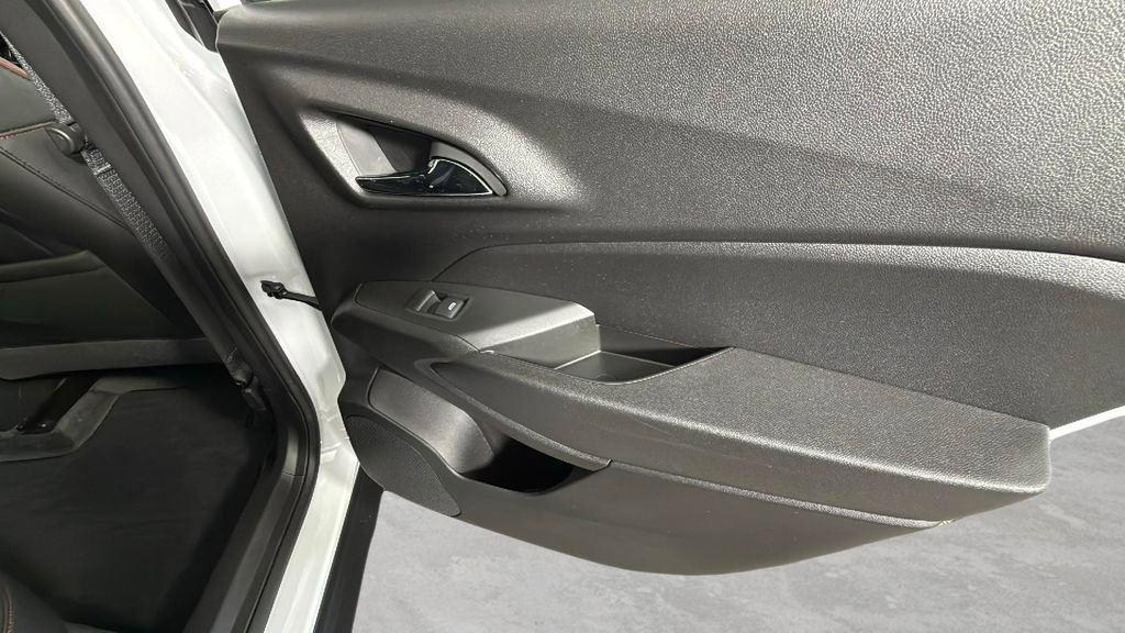 Certified 2025 Chevrolet Trax RS w/ Driver Confidence Package FWD image 30