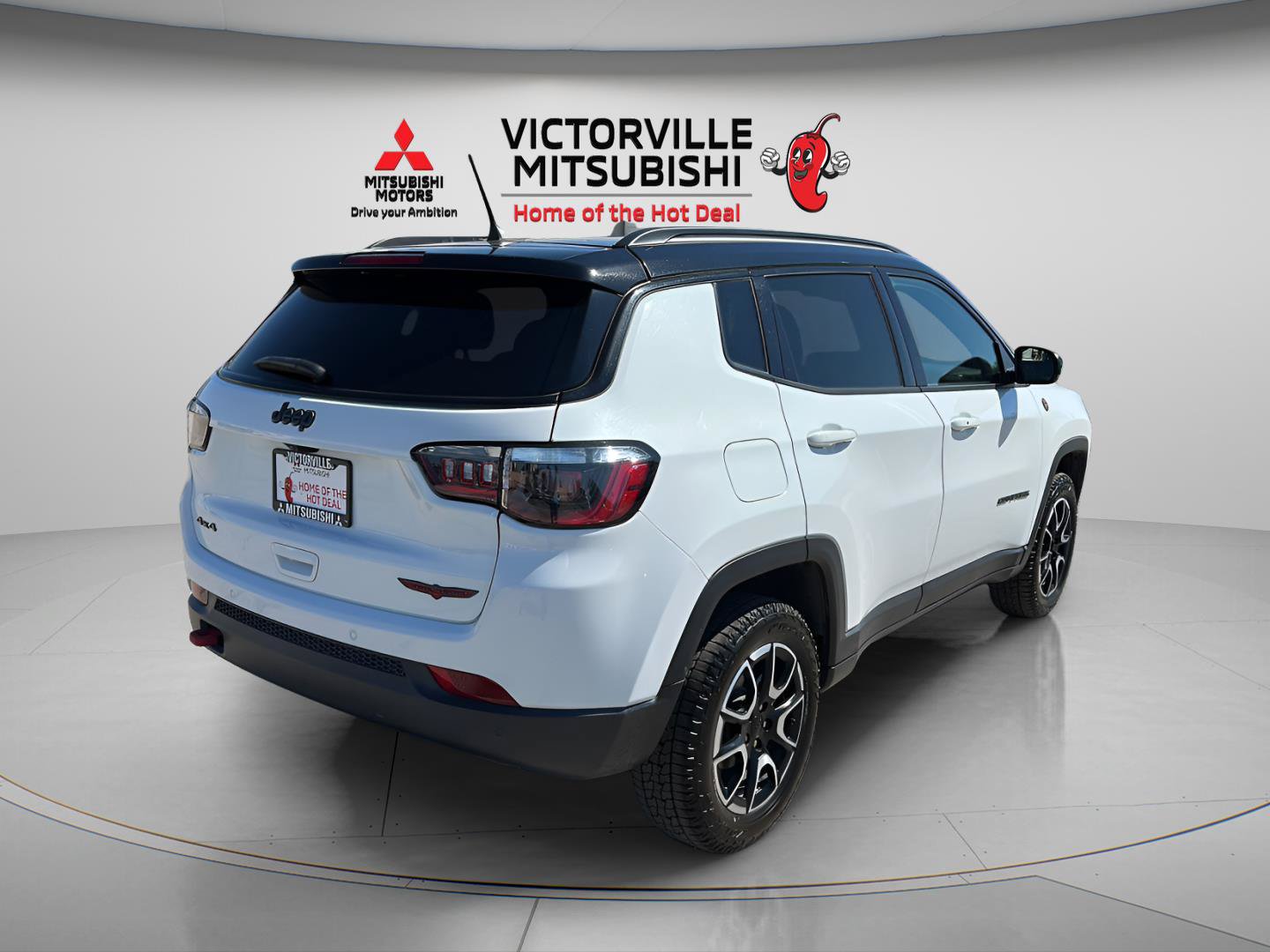 Used 2024 Jeep Compass Trailhawk AWD/4WD image 9