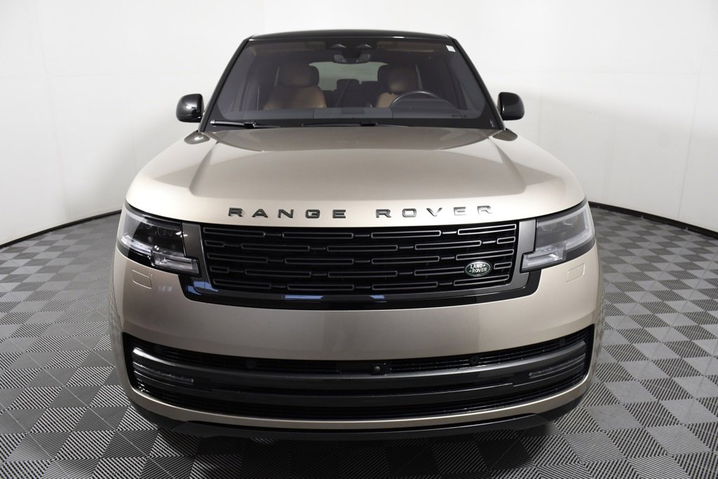 Used 2023 Land Rover Range Rover Long Wheelbase SE image 10
