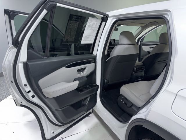 Used 2023 Honda Pilot LX image 21