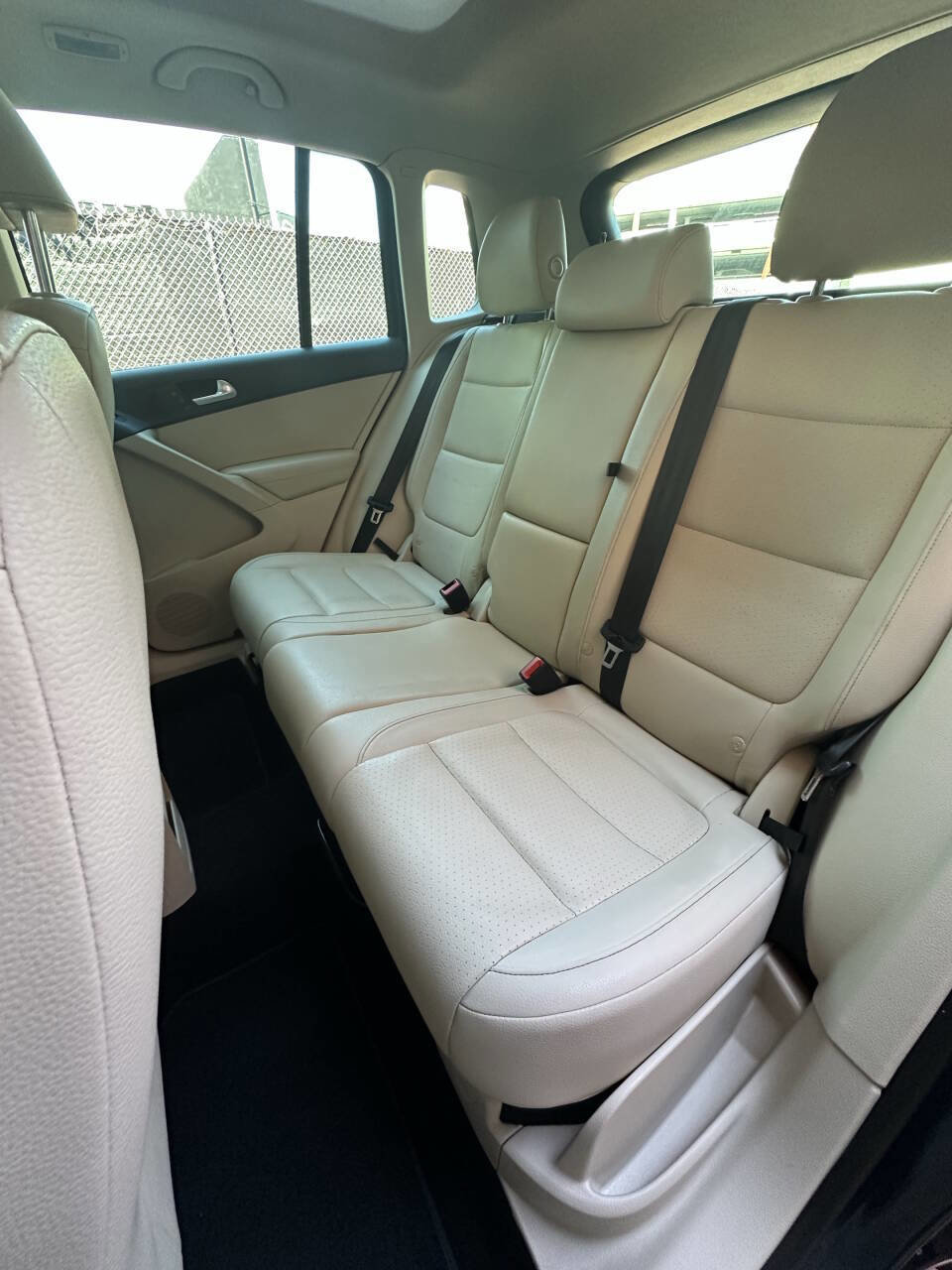 Used 2013 Volkswagen Tiguan SE image 12