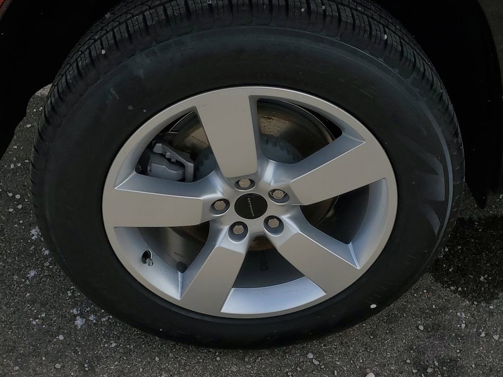 New 2026 Land Rover Defender 130 X-Dynamic SE image 5