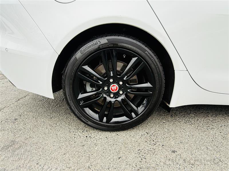 Used 2020 Jaguar XE S RWD image 6