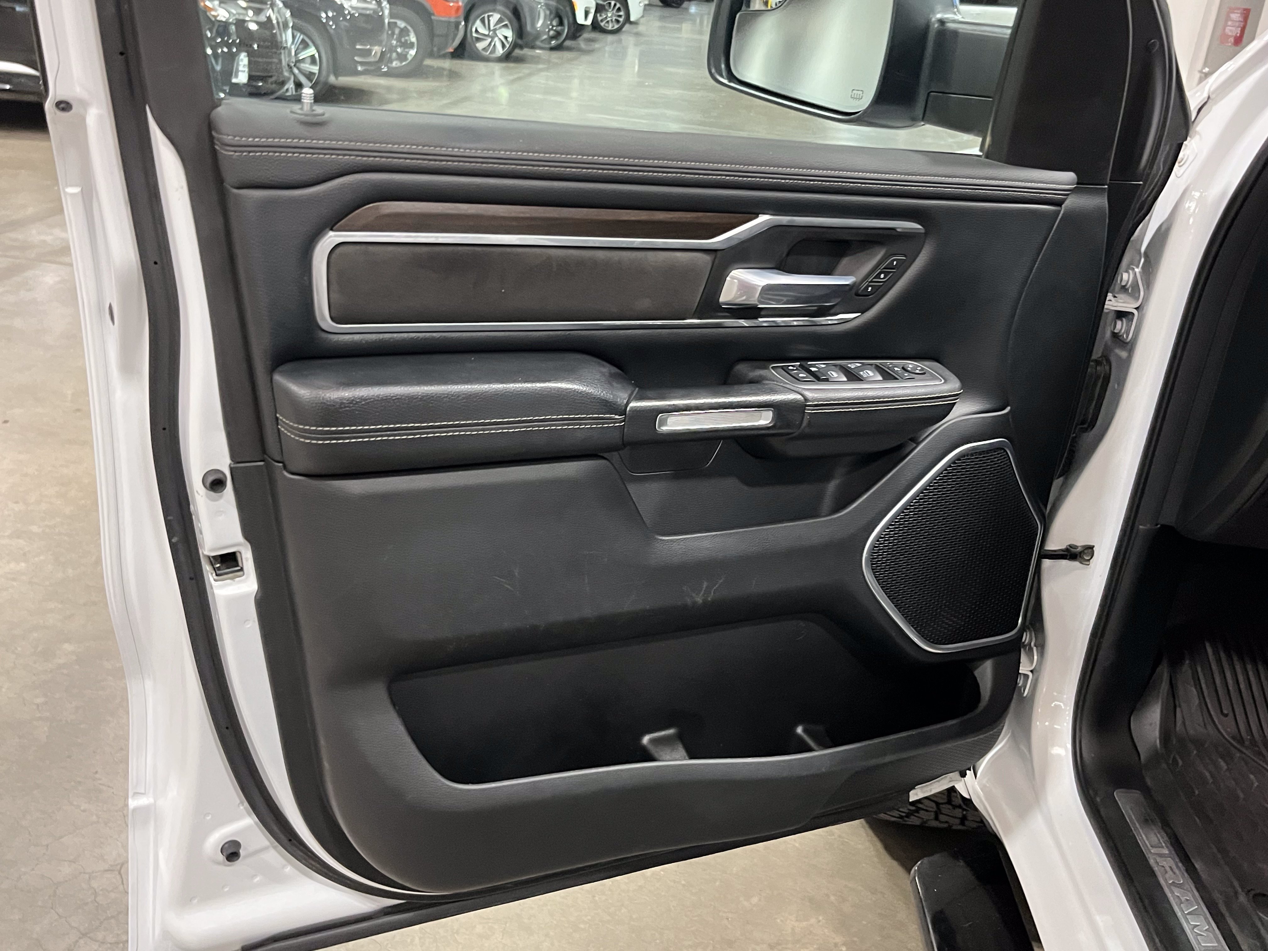 Used 2022 RAM 1500 Laramie AWD/4WD image 18