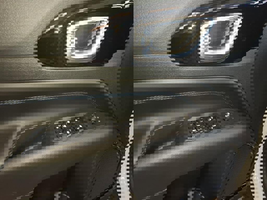 New 2025 Jeep Compass Latitude w/ Altitude Special Edition image 11