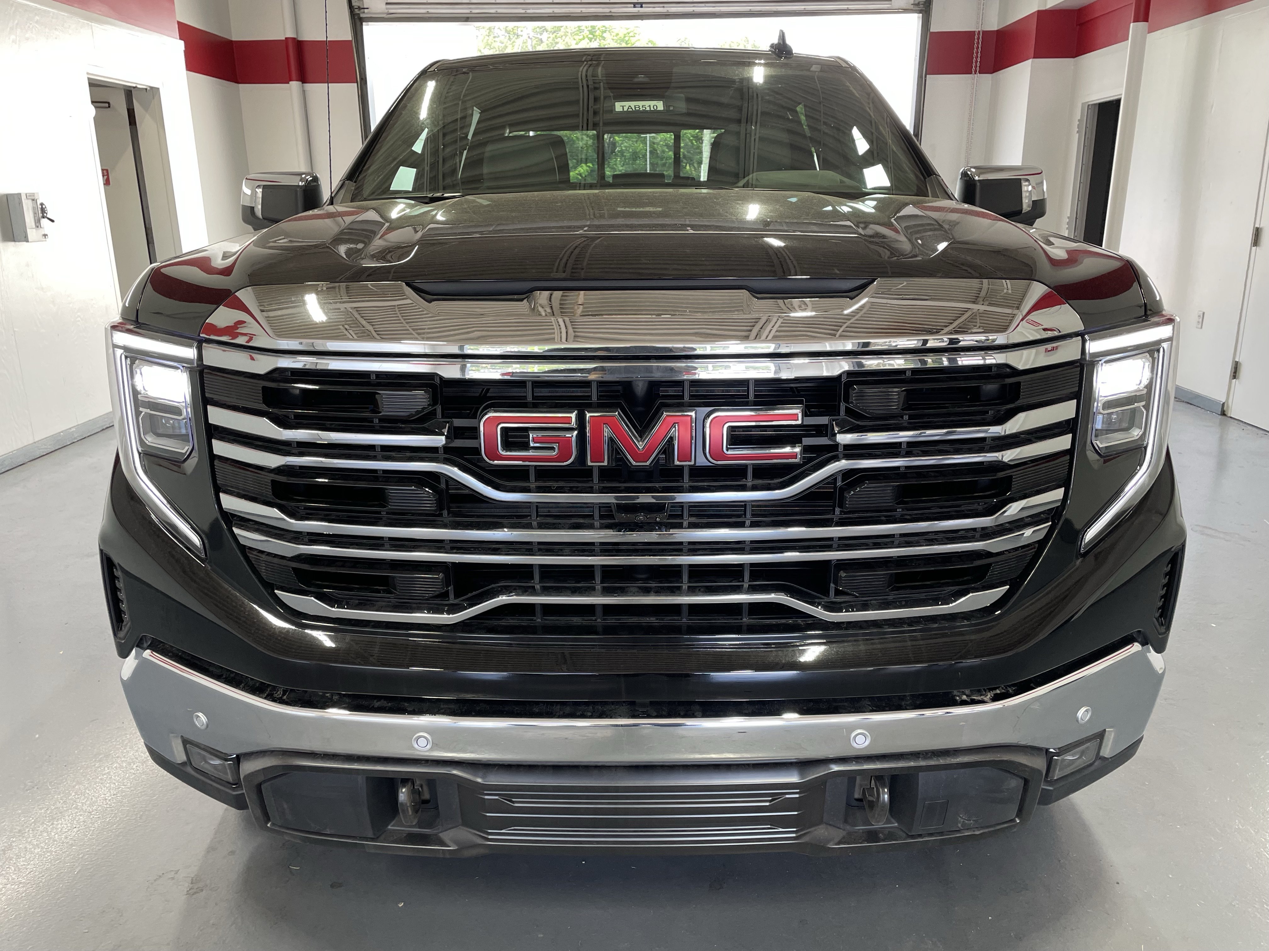 New 2026 GMC Sierra 1500 SLT w/ SLT Premium Plus Package AWD/4WD image 2