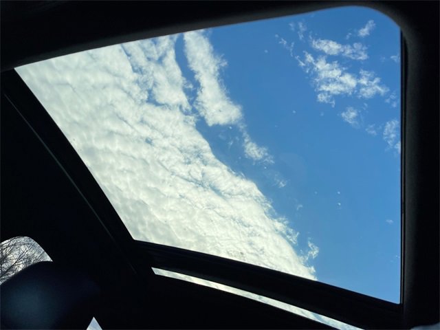 Certified 2022 Chevrolet Equinox RS w/ Infotainment Package image 18