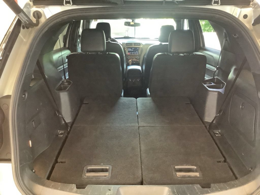Used 2019 Ford Explorer XLT w/ Equipment Group 202A AWD/4WD image 21