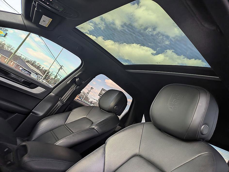 Used 2024 Porsche Cayenne AWD/4WD image 13