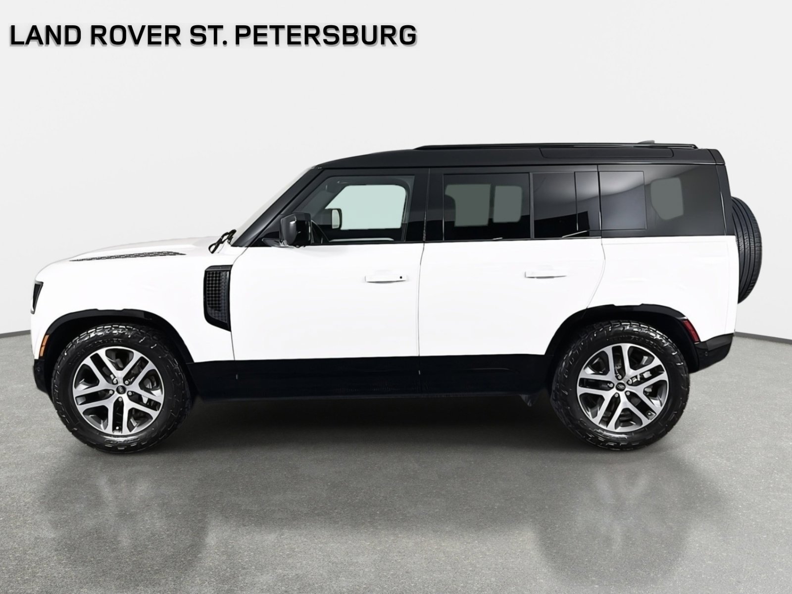 Used 2024 Land Rover Defender 110 X-Dynamic SE image 5