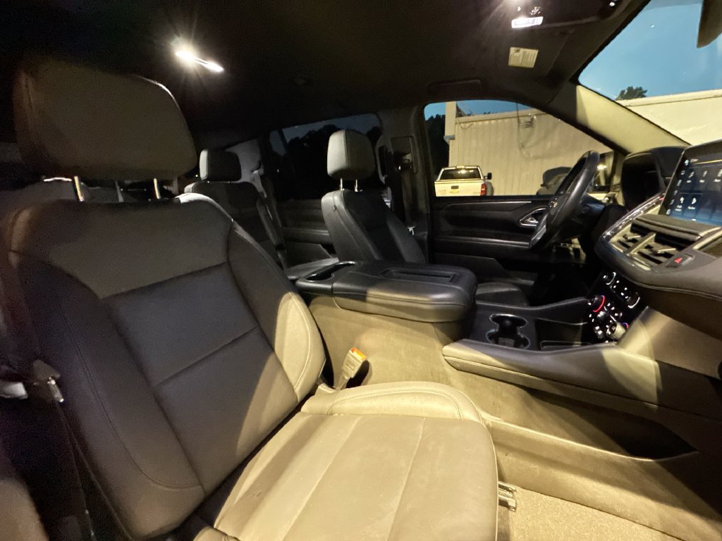 Used 2024 Chevrolet Suburban LT RWD image 32