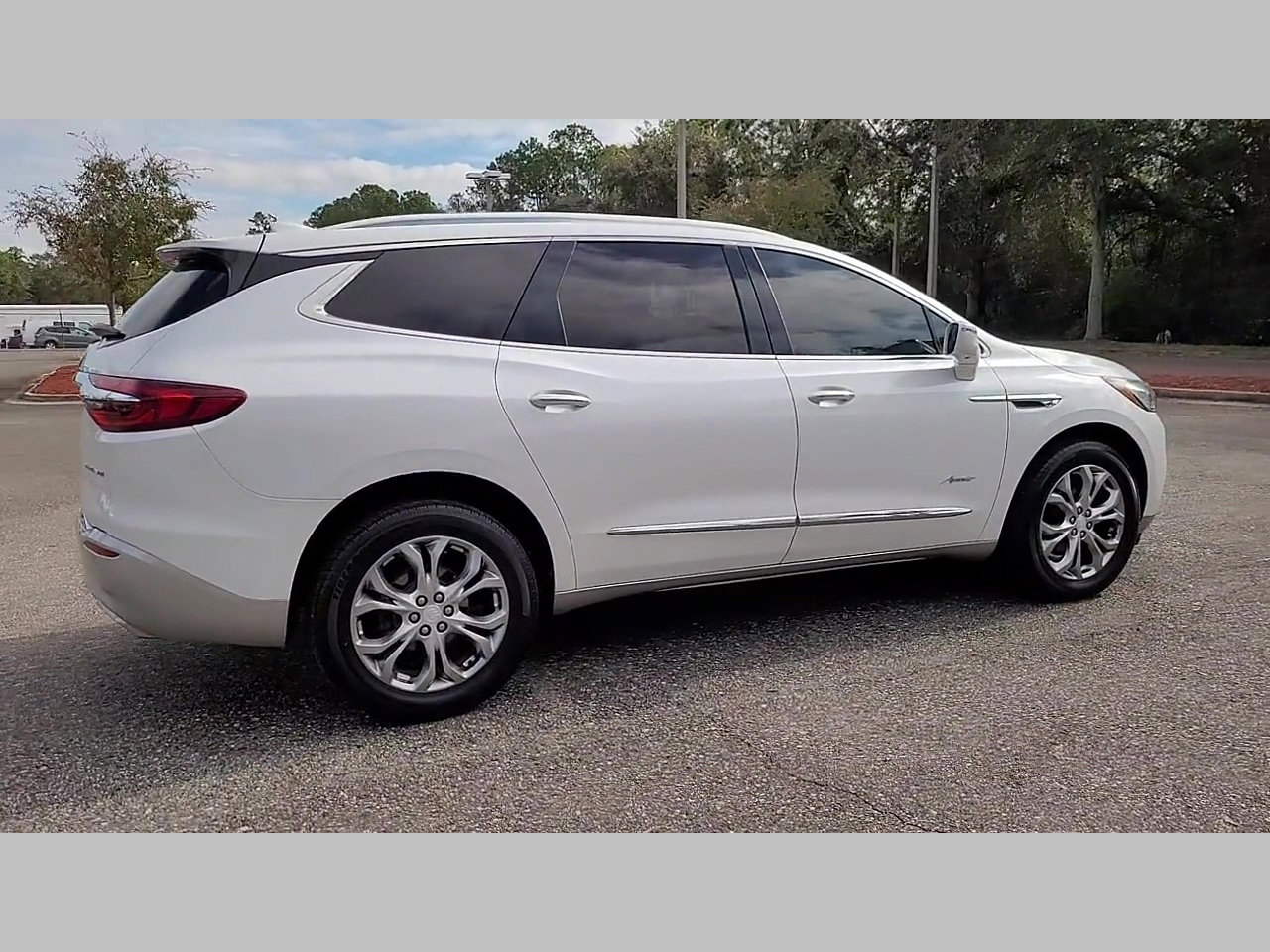 Used 2018 Buick Enclave Avenir w/ Avenir Technology Package image 25